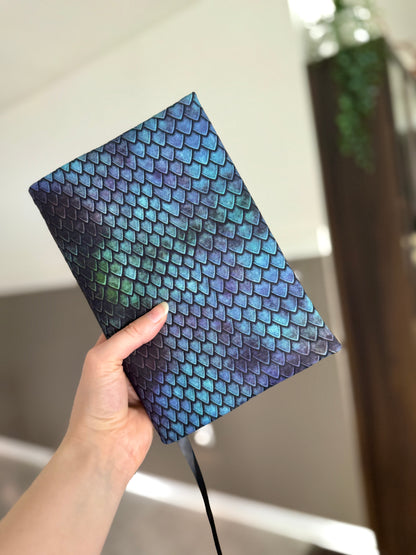 Dragonscale Adjustable Bookcover