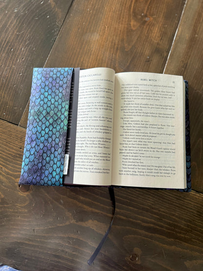 Dragonscale Adjustable Bookcover
