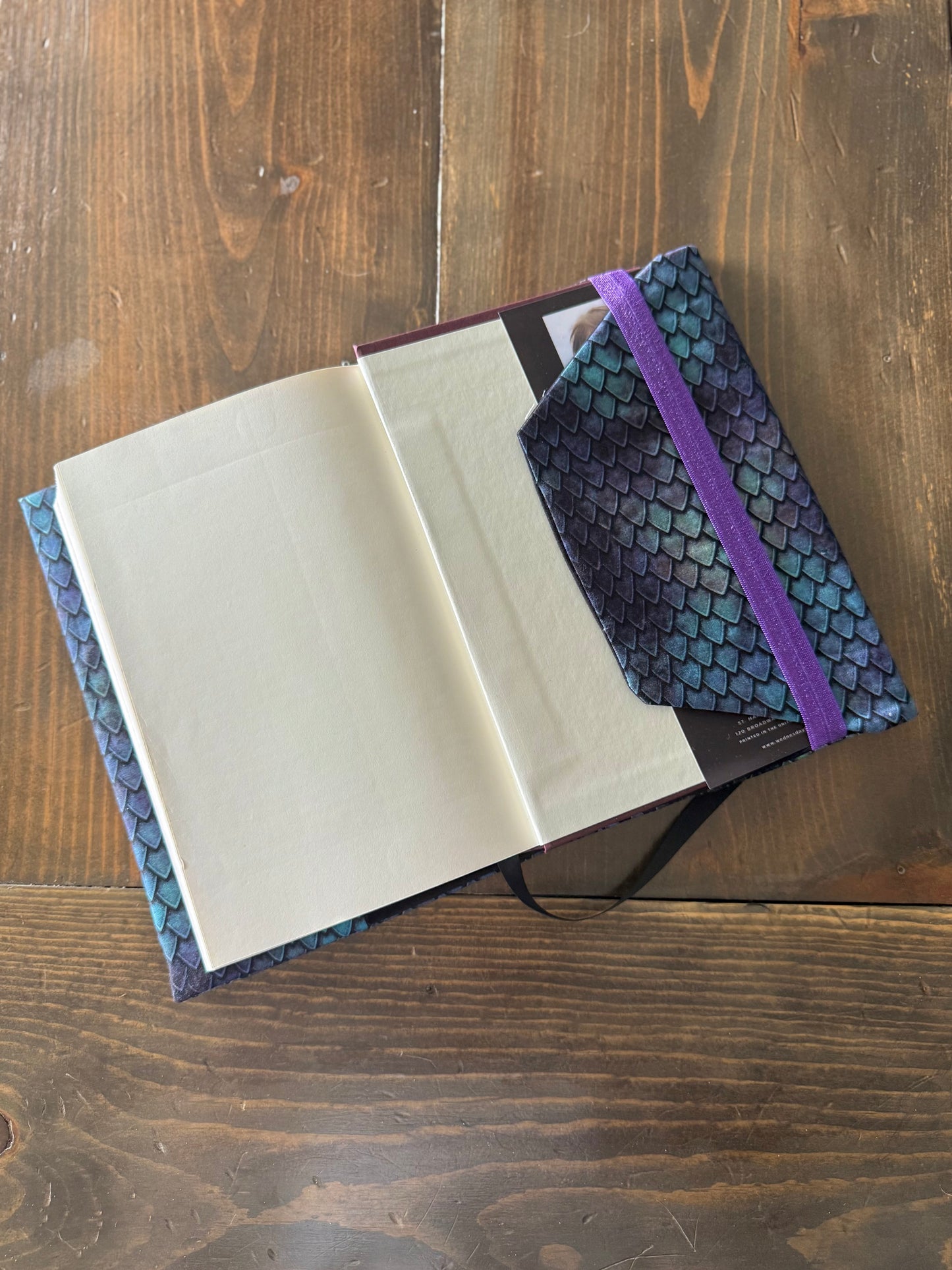 Dragonscale Adjustable Bookcover